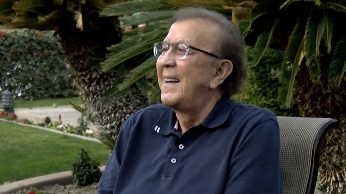 Trailblazer Tom Flores finally gets into the Hall of Fame - The San Diego  Union-Tribune