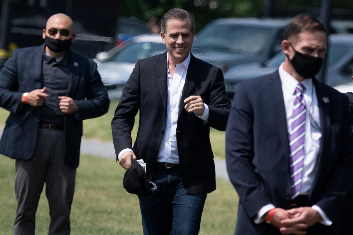 <i>BRENDAN SMIALOWSKI/AFP/Getty Images</i><br/>Hunter Biden walks to Marine One on the Ellipse outside the White House May 22