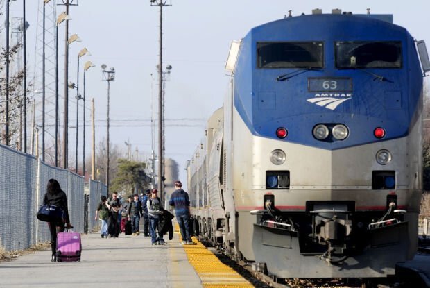 <i>The Southern Illinoisan</i><br/>Passengers board the Amtrak train in Carbondale in 2017.