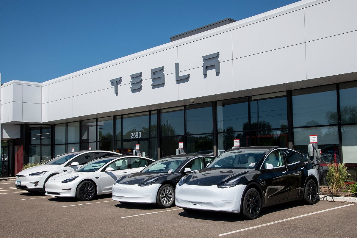 <i>Michael Siluk/UCG/Universal Images Group/Getty Images</i><br/>Cars at charging stations at a Tesla car dealership in Maplewood