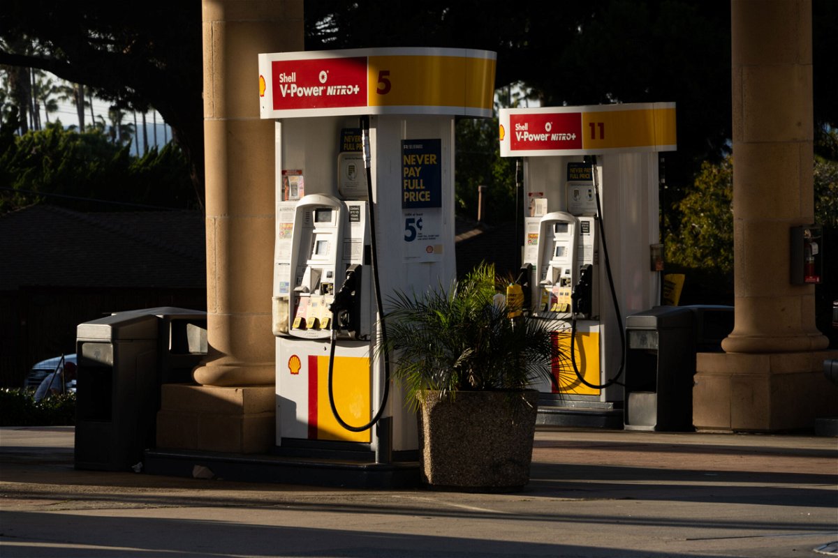 <i>Bing Guan/Bloomberg/Getty Images</i><br/>Hedge fund Third Point just revealed that it has built up a stake in Shell and will push the oil giant to break up into two separate firms in a bid to attract more investors.