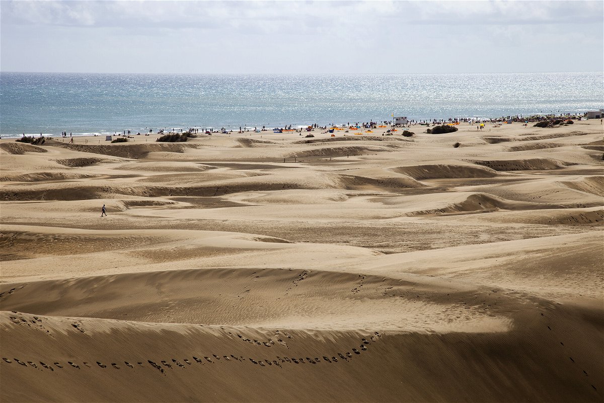 Tourists having sex in the dunes is ruining a Spanish beach