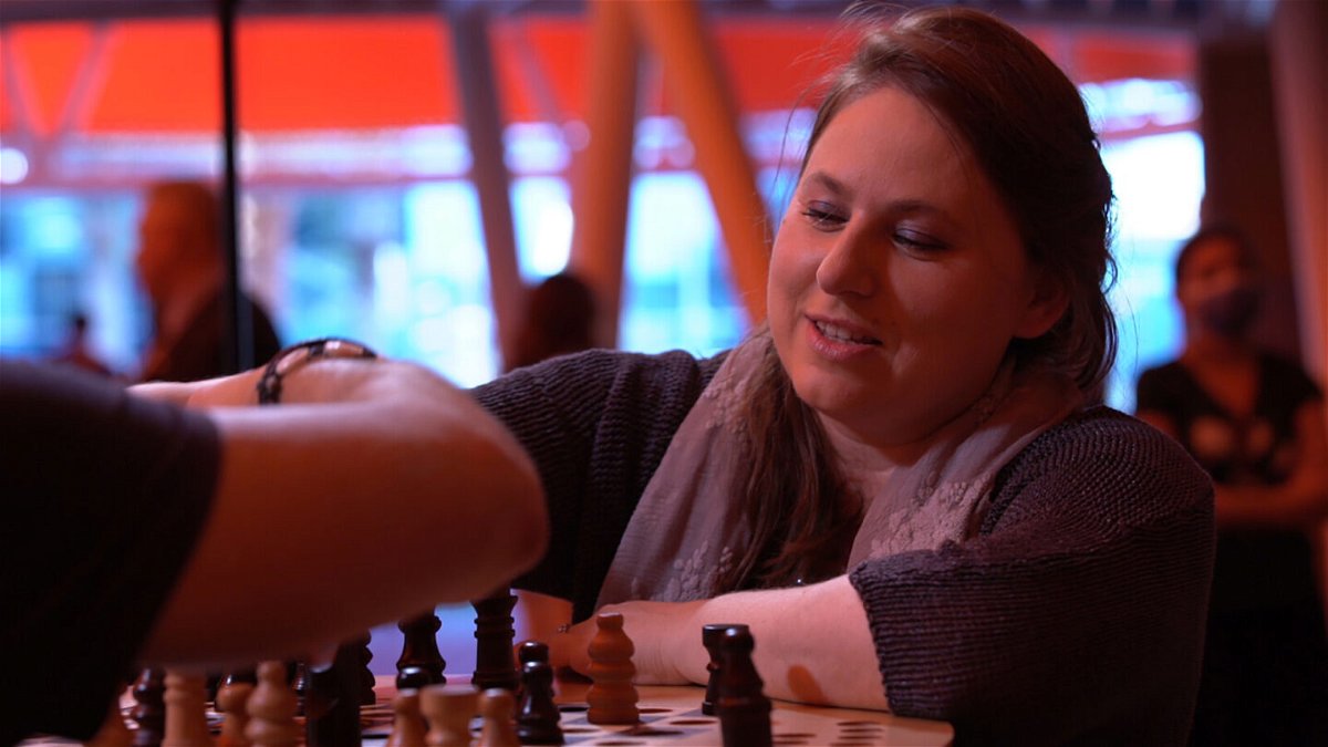 Judit Polgár became a chess grandmaster at 15 and beat the best just like  the 'Queen's Gambit' protagonist Beth Harmon - KESQ
