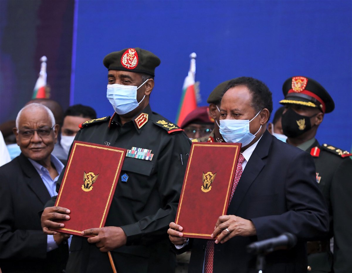 <i>Sudanese Presidential Palace/Handout/Anadolu Agency/Getty Images</i><br/>Gen. Abdel Fattah al-Burhan and Prime Minister Abdalla Hamdok sign the political agreement in Khartoum on November 21