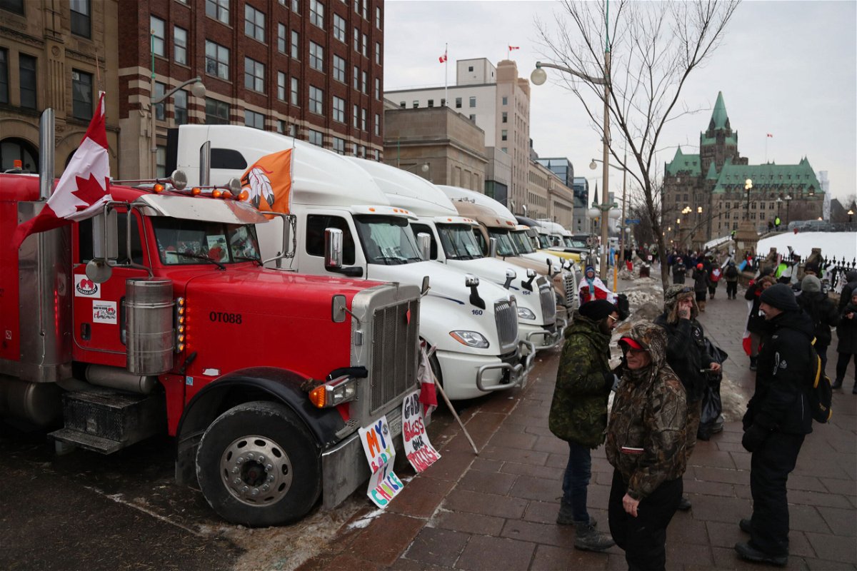 <i>David Kawai/Bloomberg/Getty Images</i><br/>Trucks parked on Wellington Street