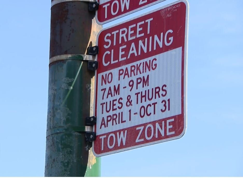 <i>WBBM</i><br/>No parking sign typo impacts drivers and business owners in Chicago.