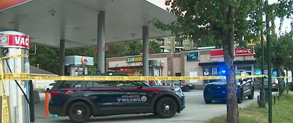 <i>WGCL</i><br/>A Subway worker is dead and another is in the hospital following an apparent argument over mayonnaise.