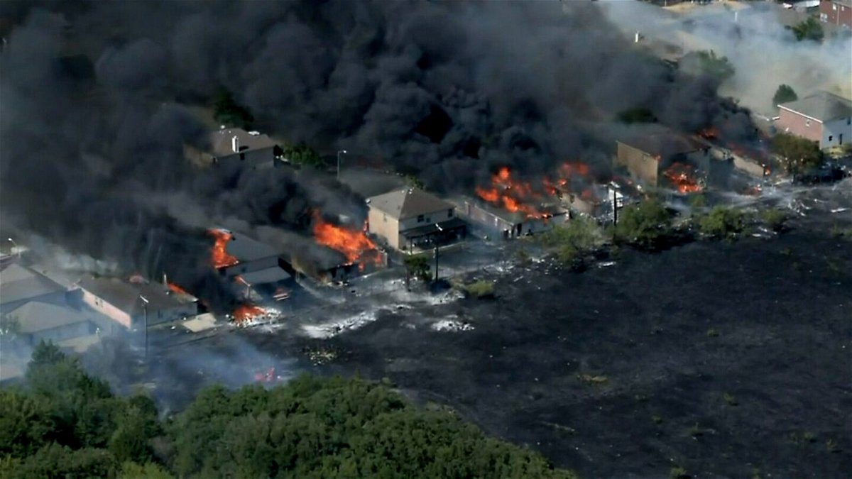 <i>KTVT</i><br/>Flames spread to at least 14 homes in Balch Springs