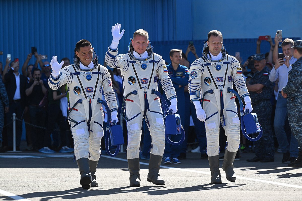 <i>Natalia Kolesnikova/AFP/Getty Images</i><br/>Russian cosmonauts Sergey Prokopyev (C)