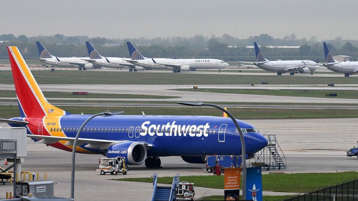 Southwest Airlines passenger AirDrops nude photo to other fliers - KESQ