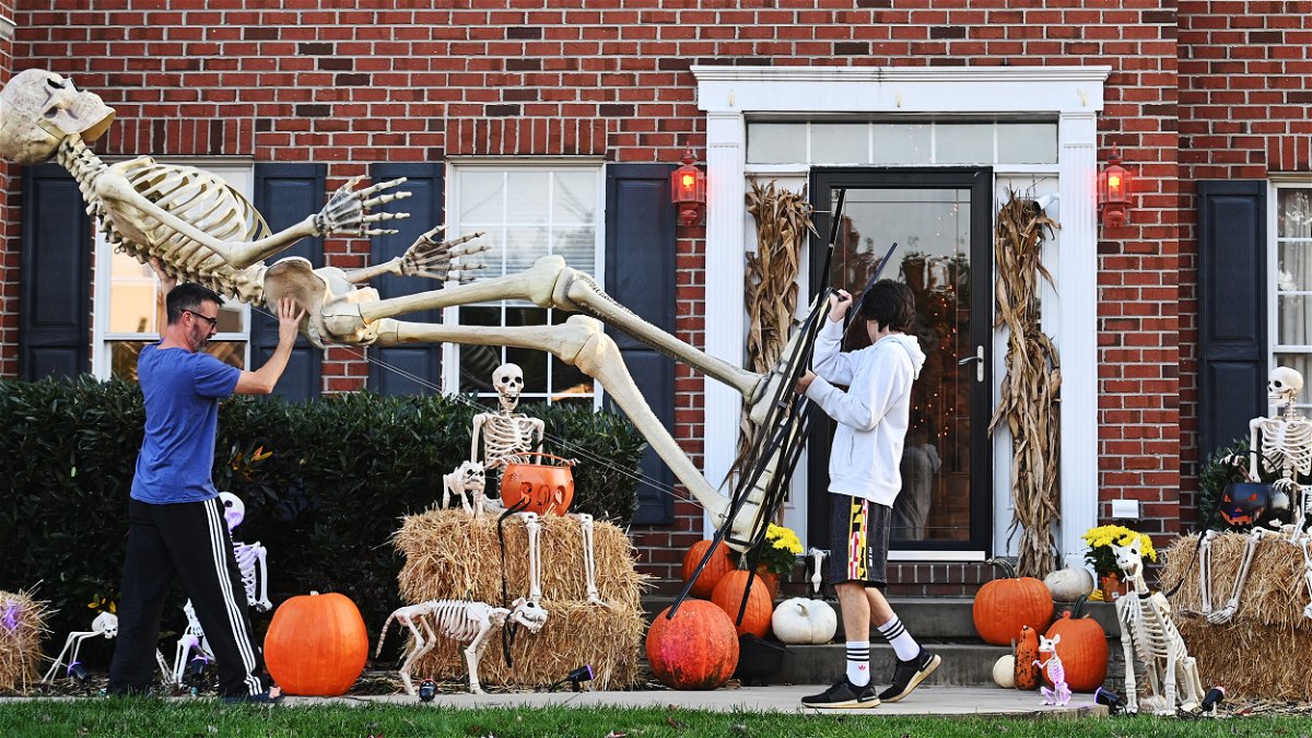 How a 12-foot skeleton became the hottest Halloween decoration around. A Maryland family is seen here breaking out their Home Depot skeleton