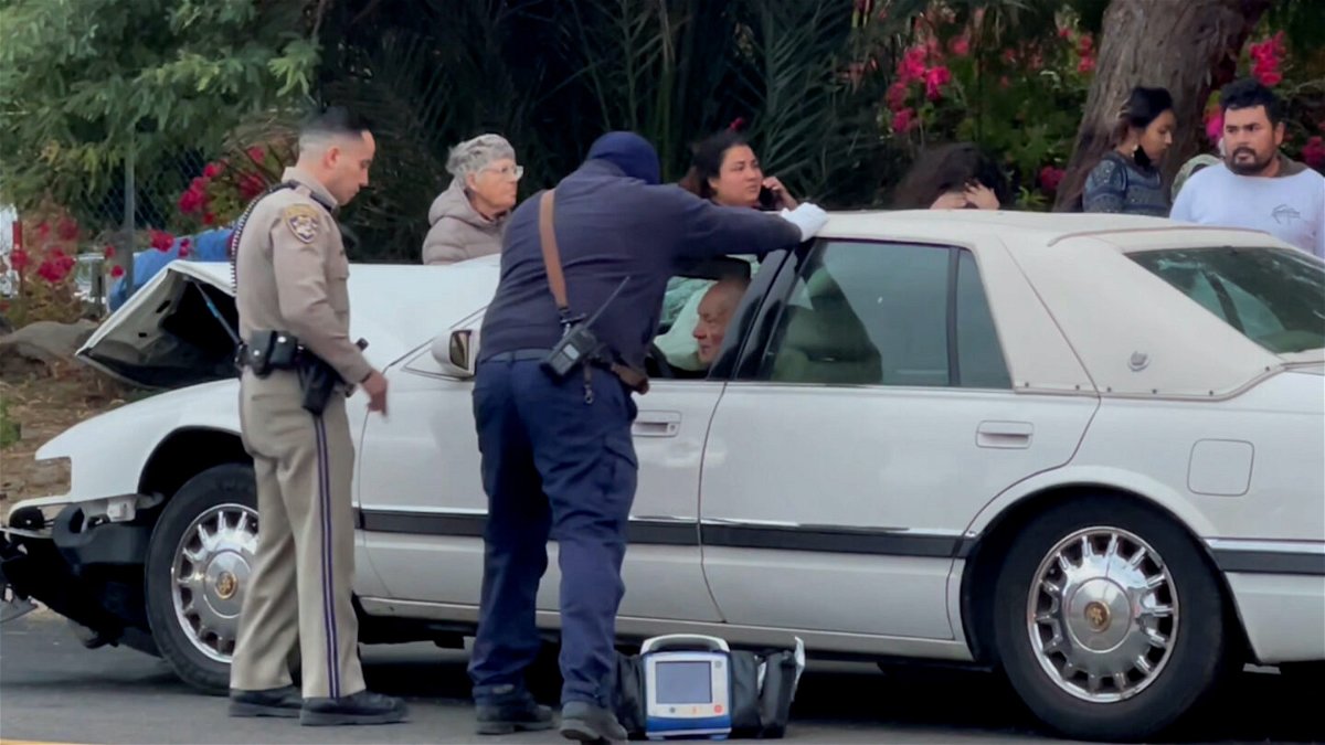 Authorities talk with Robert Hanson moments after the crash (12/09/21)