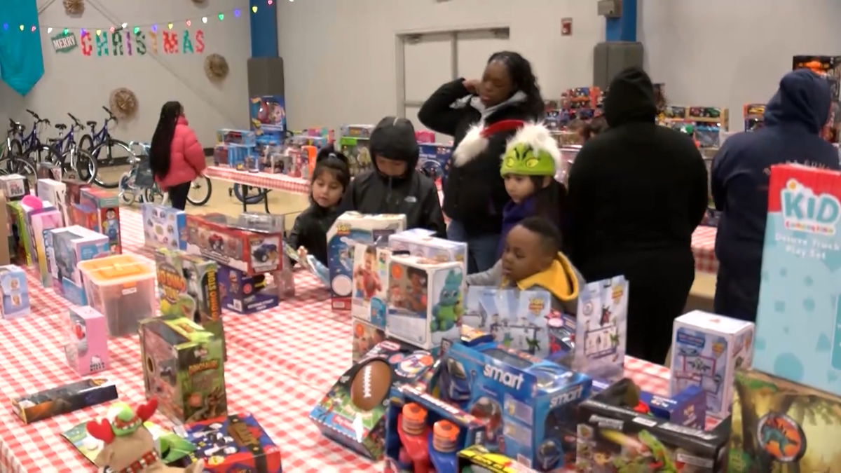 Gift give-away at Boys & Girls Club in Cathedral City - KESQ