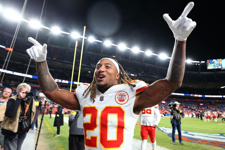 Chiefs clinch playoff berth, win AFC West division in Week 15