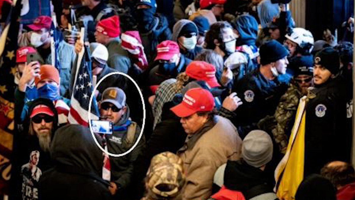 Photograph from the New York Times Magazine from inside the U.S. Capitol on January 6, 2021,
with Hernandez circled.