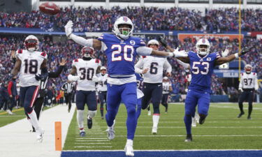 Damar Hamlin posts photo from hospital bed and live-tweets Buffalo Bills  game a week after his collapse - KESQ