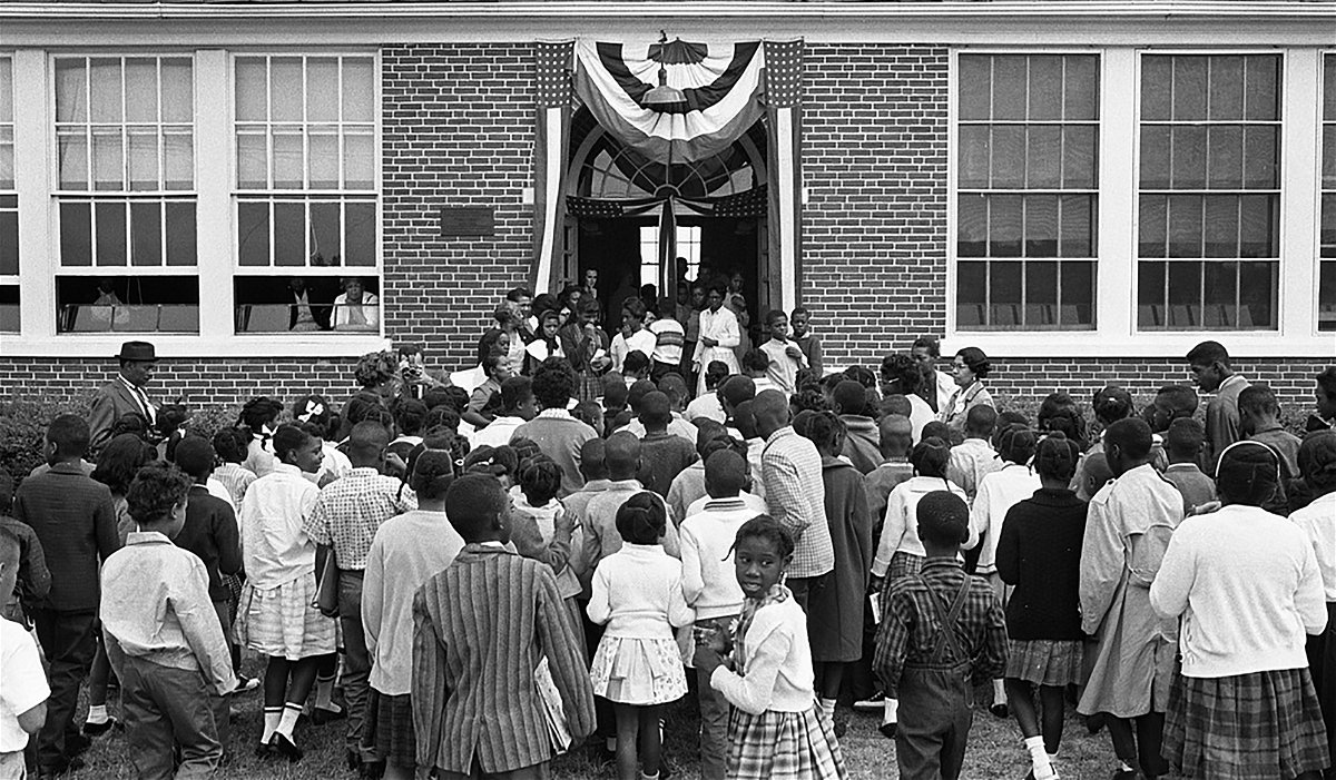 <i>Library of Congress/Thomas O'Halloran</i><br/>Black schoolchildren entering the Mary E. Branch School at S. Main Street and Griffin Boulevard