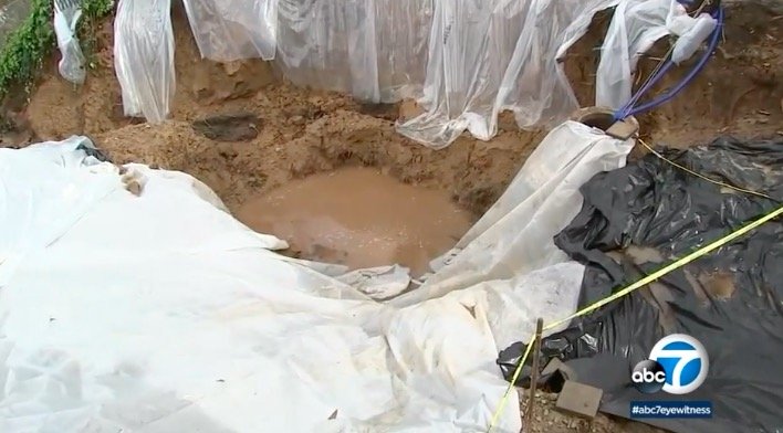 <i>KABC</i><br/>Public works crews are continuing to try to repair damage caused by a sinkhole that opened up between homes in Camarillo