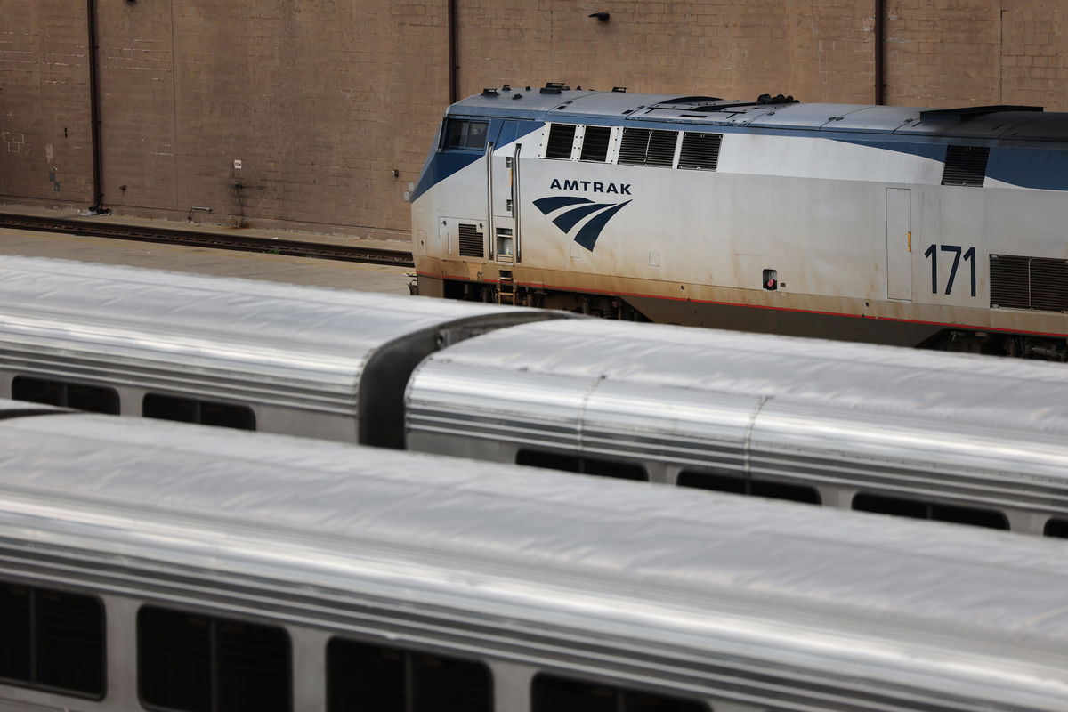 Amtrak begins to restore service after server issues force