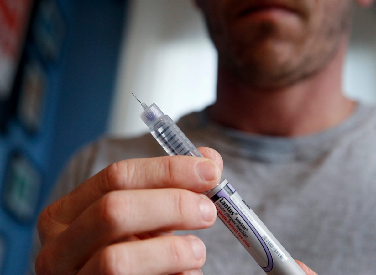<i>Paul Chinn/The San Francisco Chronicle/Getty Images</i><br/>Mike Lawson prepares to inject insulin to control his Type 1 diabetes in Oakland