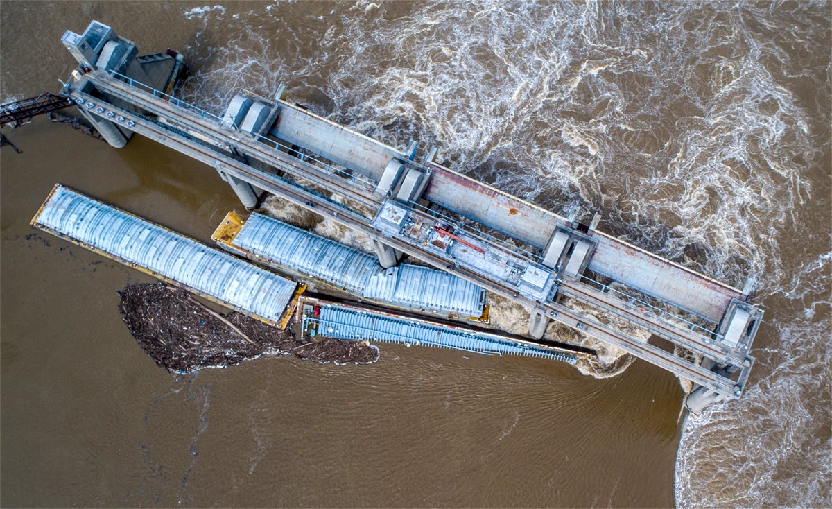<i>Michael Clevenger/Courier Journal/AP</i><br/>Two barges are seen stuck in the Ohio River; one has been removed