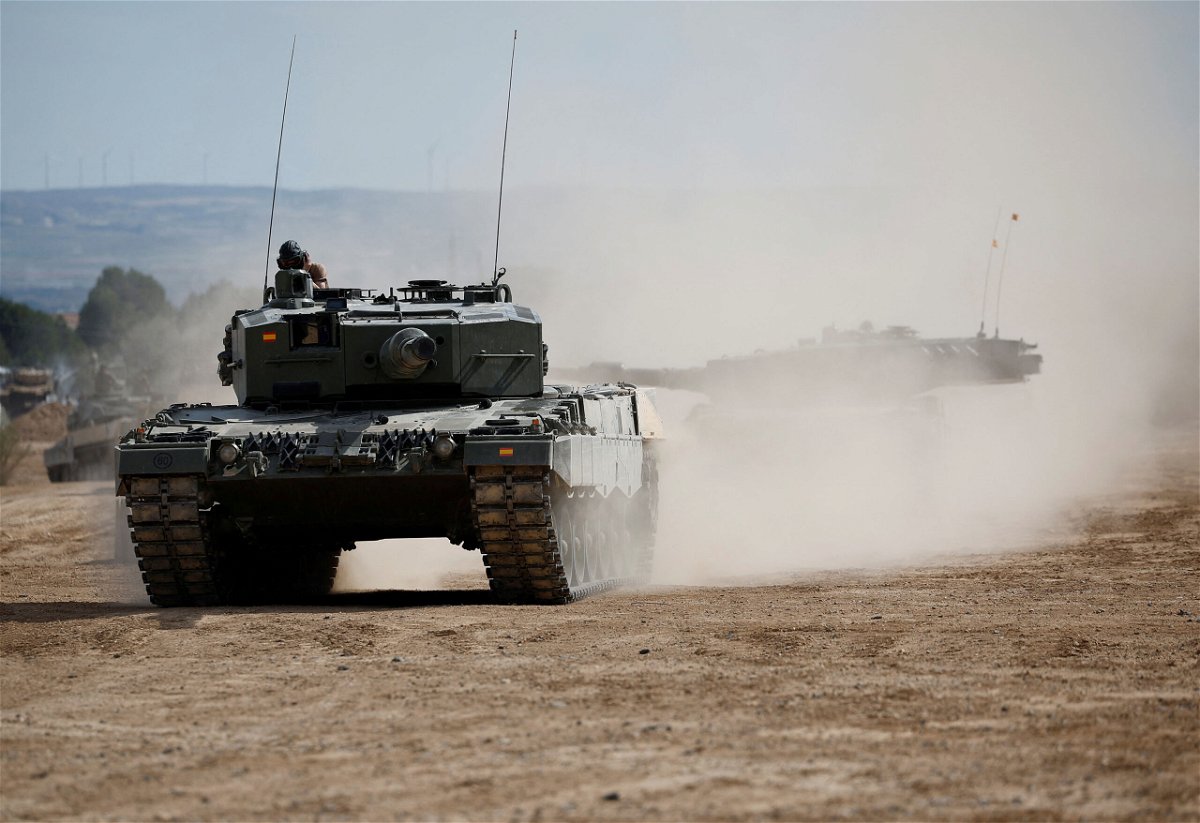 <i>Juan Medina/Reuters</i><br/>Members of the Spanish Armed Forces train Ukrainian military personnel in the operation and maintenance of Leopard battle tanks