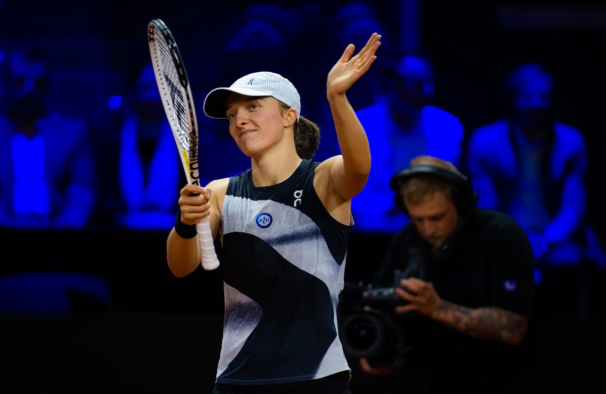 <i>Robert Prange/Getty Images</i><br/>Świątek celebrates her straight-sets victory against Zheng Qinwen in Stuttgart on Thursday.