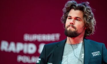 Magnus Carlsen returned to the highest levels of chess and winning ways after he enjoyed a break from the sport to play poker.