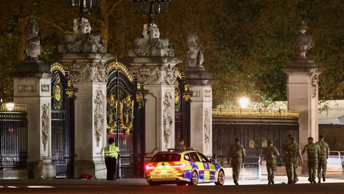 <i>Henry Nicholls/Reuters</i><br/>Security forces guard the gates of Buckingham Palace after police arrested a man outside Buckingham Palace for throwing what they believe were shotgun cartridges on May 2.