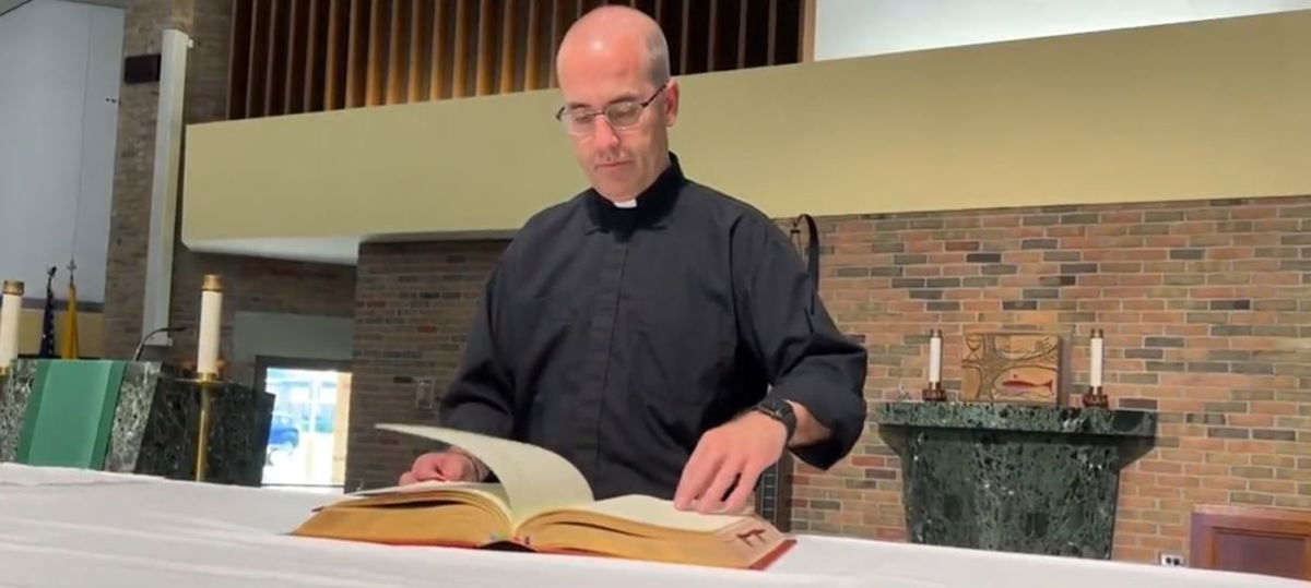 <i></i><br/>Michigan priest