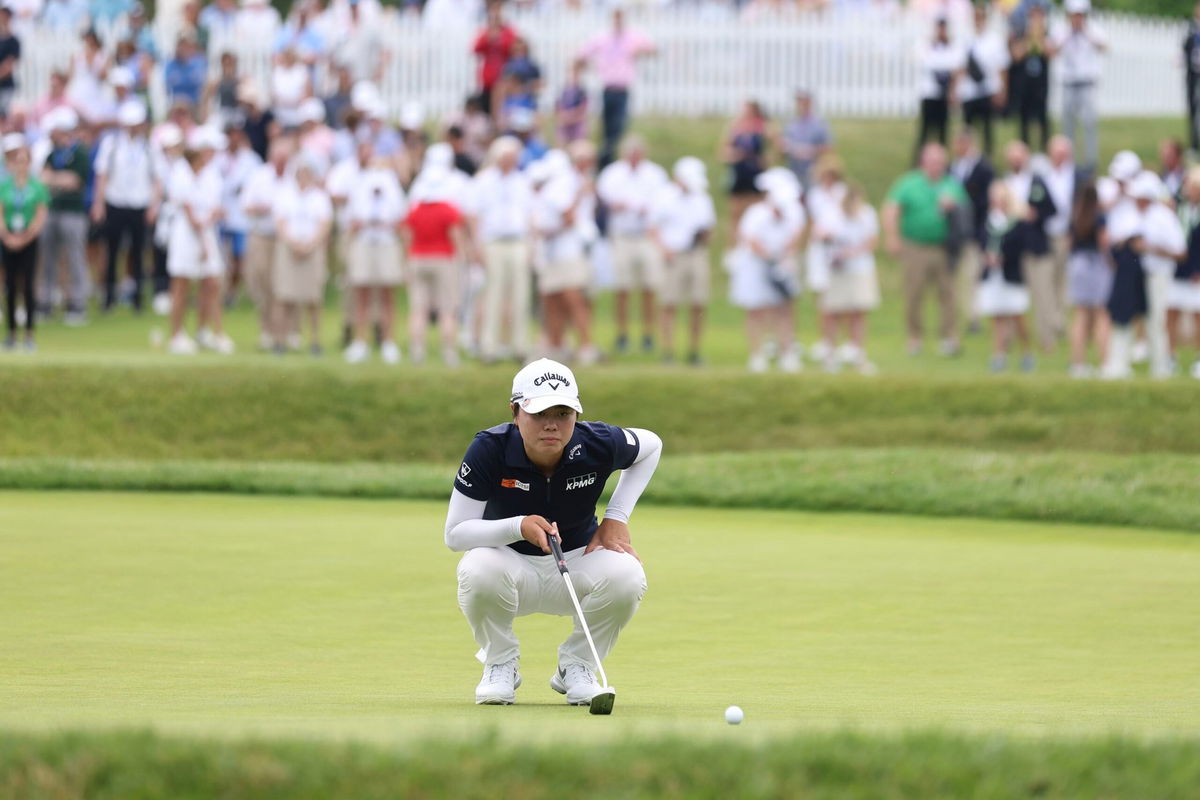 <i>Christian Petersen/Getty Images</i><br/>Saso lines up her putt on the 18th green.