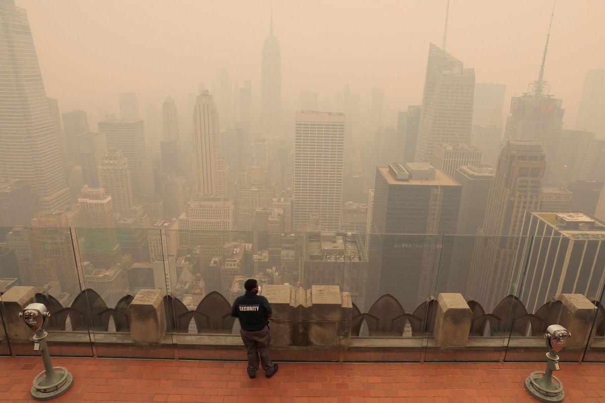 <i>Andrew Kelly/Reuters</i><br/>A security guard looks out from the top of the Rockefeller Center