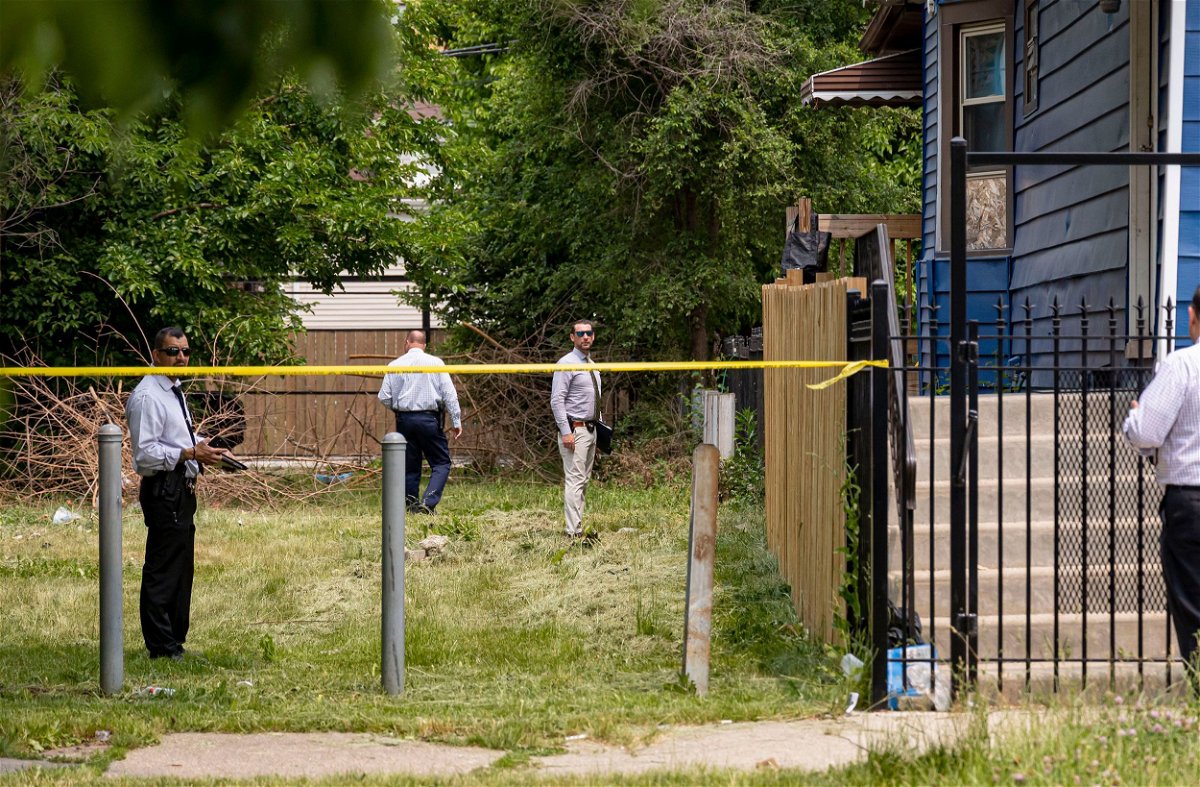 <i>Brian Cassella/Chicago Tribune/Tribune News Service/Getty Images</i><br/>Chicago police detectives canvass the scene on Sunday.