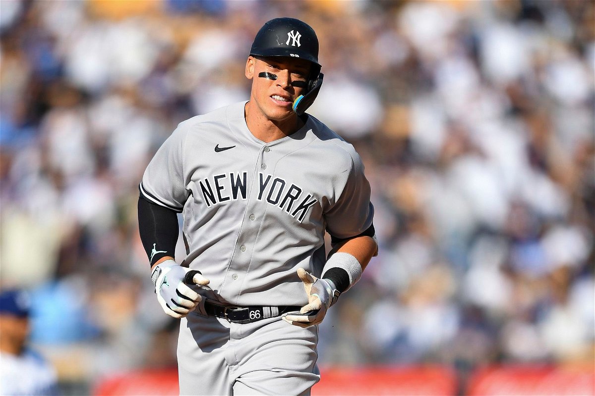 Aaron Judge runs through fence to make incredible running catch