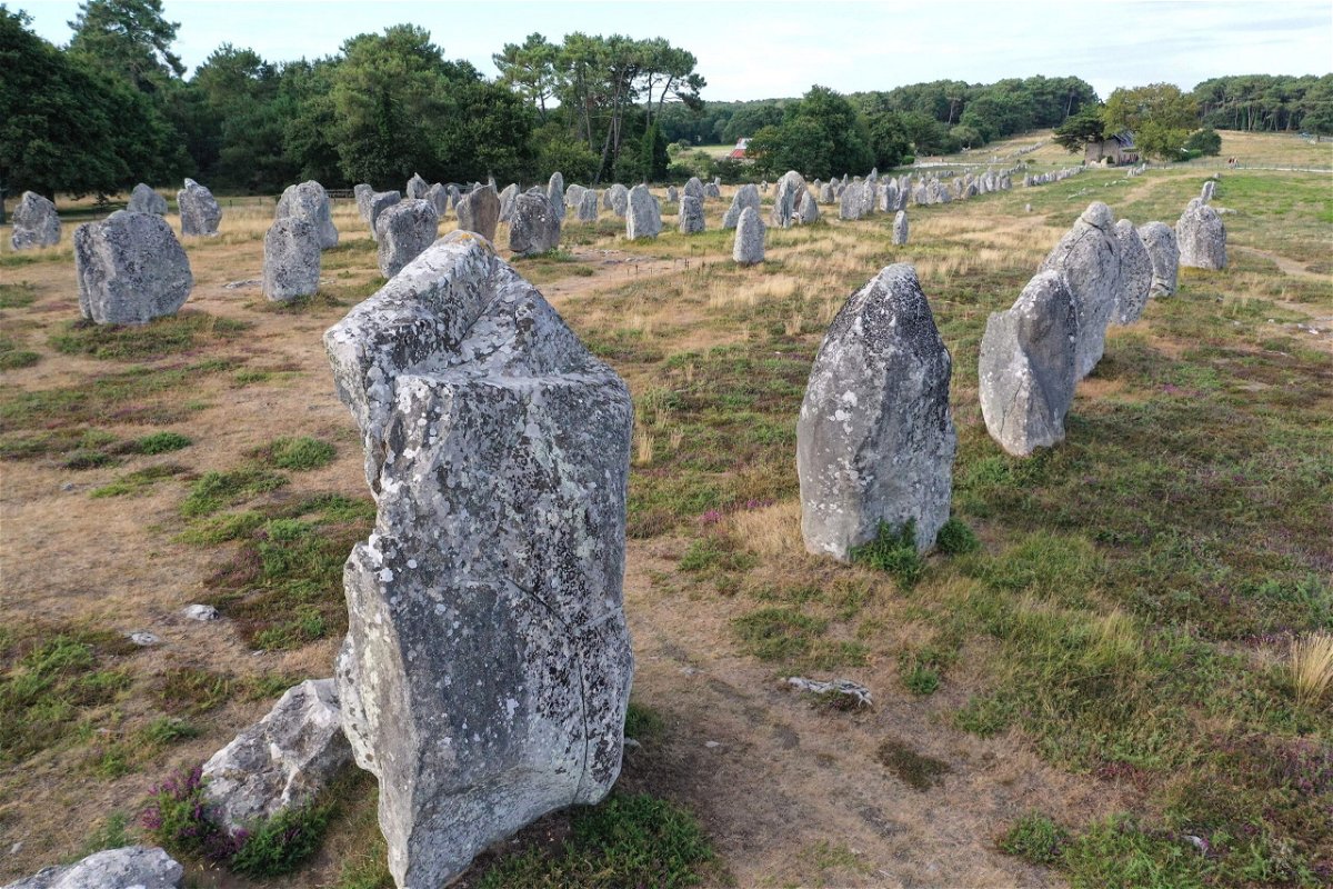 Des pierres anciennes ont été enlevées en France pour construire une nouvelle quincaillerie