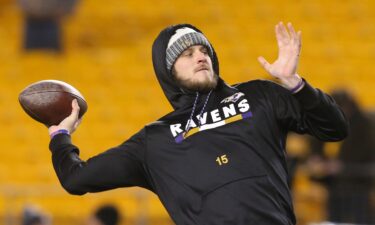 Ryan Mallett warms up for the Baltimore Ravens in December 2017.