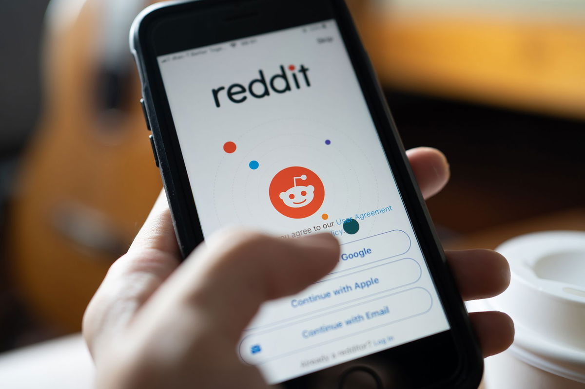 Thousands of Reddit forums, including popular MN communities, go dark to  protest new policy - CBS Minnesota