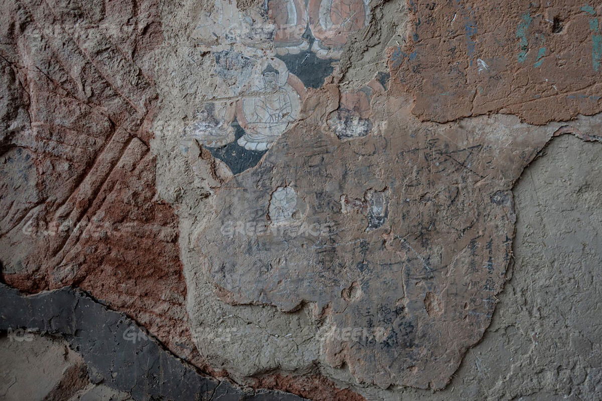 <i>Zhangye Cultural Heritage Administration/Greenpeace</i><br/>Crumbling and detachment on a mural in the Eastern Cave of the Jinta Temple.