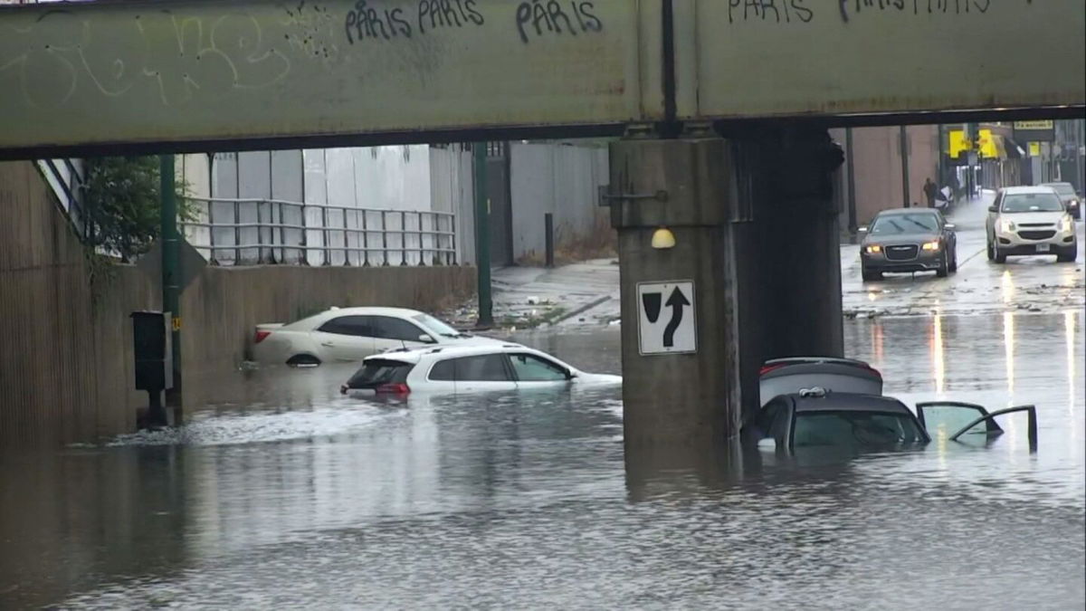 <i>WLS</i><br/>Cars are caught in flash flood in Chicago on Saturday