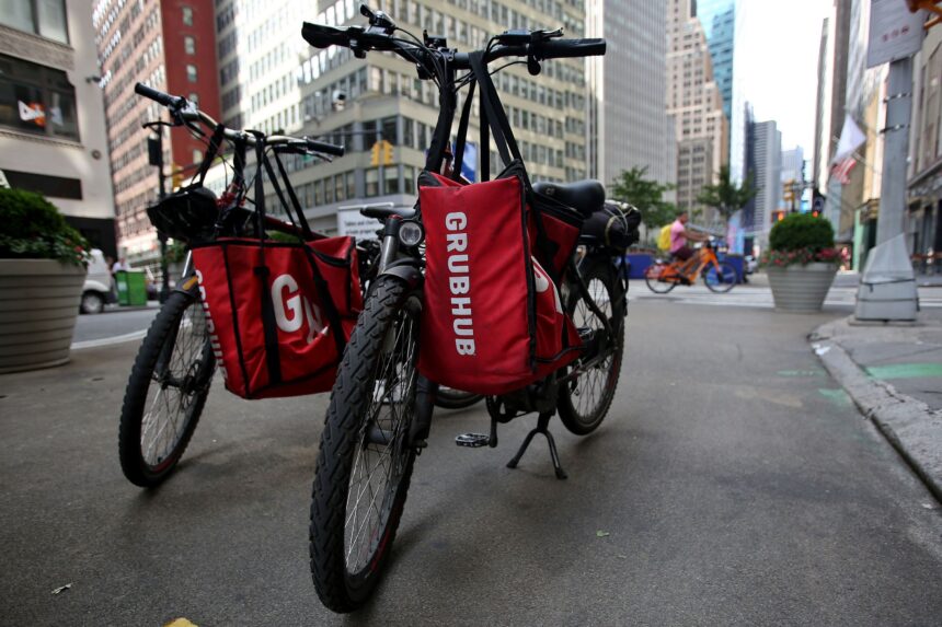 judge-temporarily-blocks-nyc-s-food-delivery-minimum-wage-law-kesq