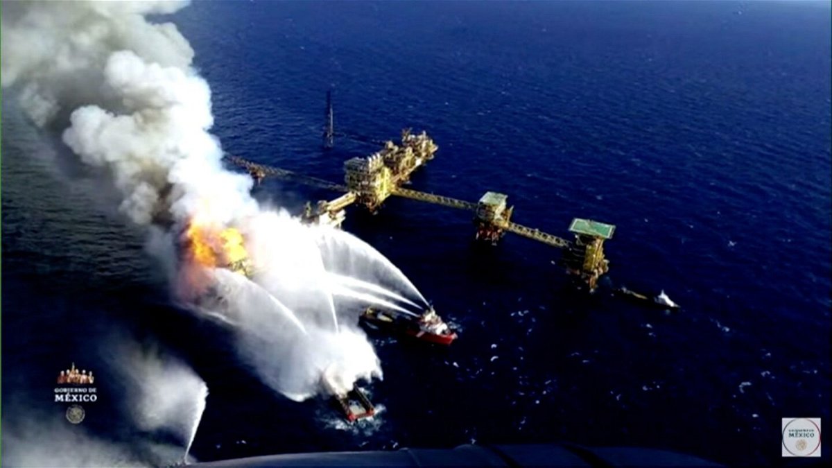 <i>Cepropie</i><br/>Emergency crews work to put out a fire at the Nohoch Alfa oil platform.