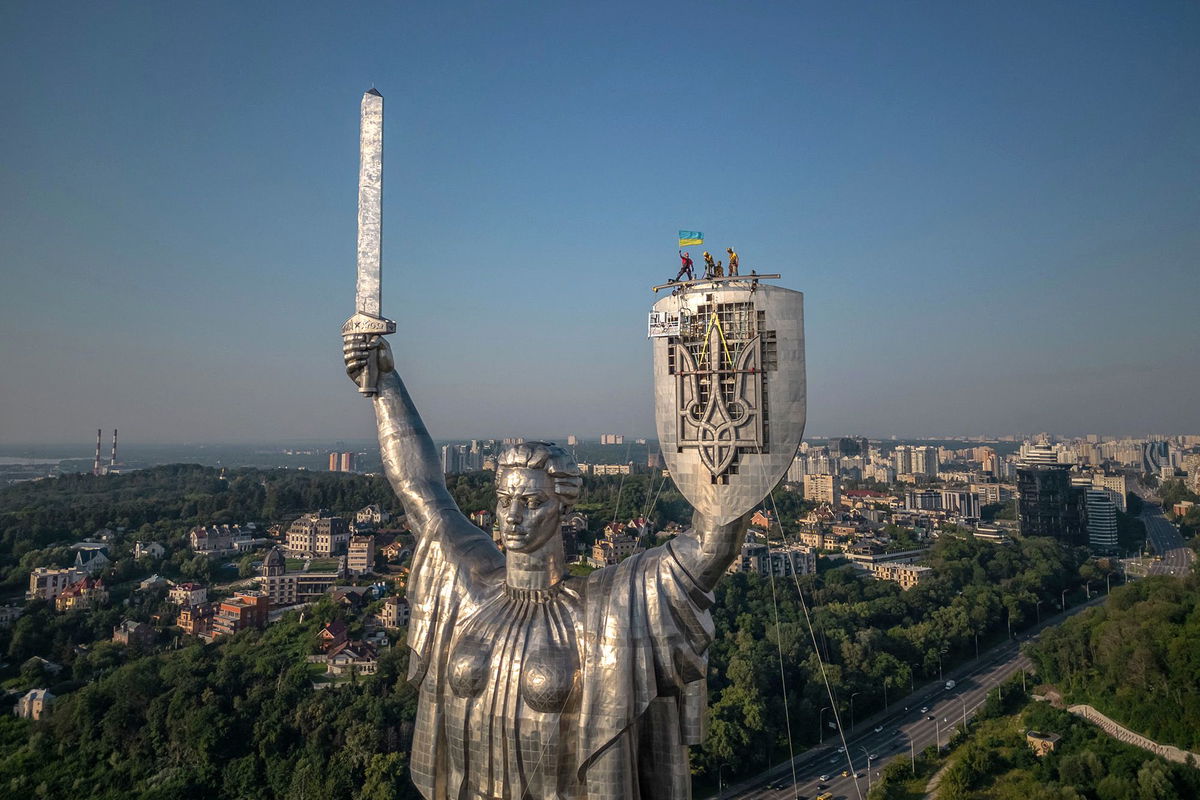 <i>Roman Pilipey/AFP/Getty Images</i><br/>The Ukrainian trident replaced the coat of arms of the former Soviet Union