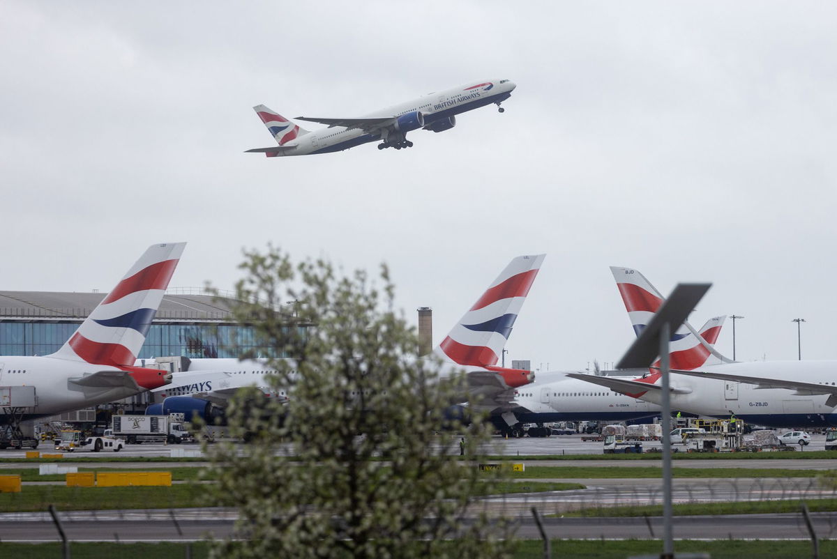 <i>Chris Ratcliffe/Bloomberg/Getty Images</i><br/>Passengers have been warned of delays after a technical problem hit the UK's air traffic control system.