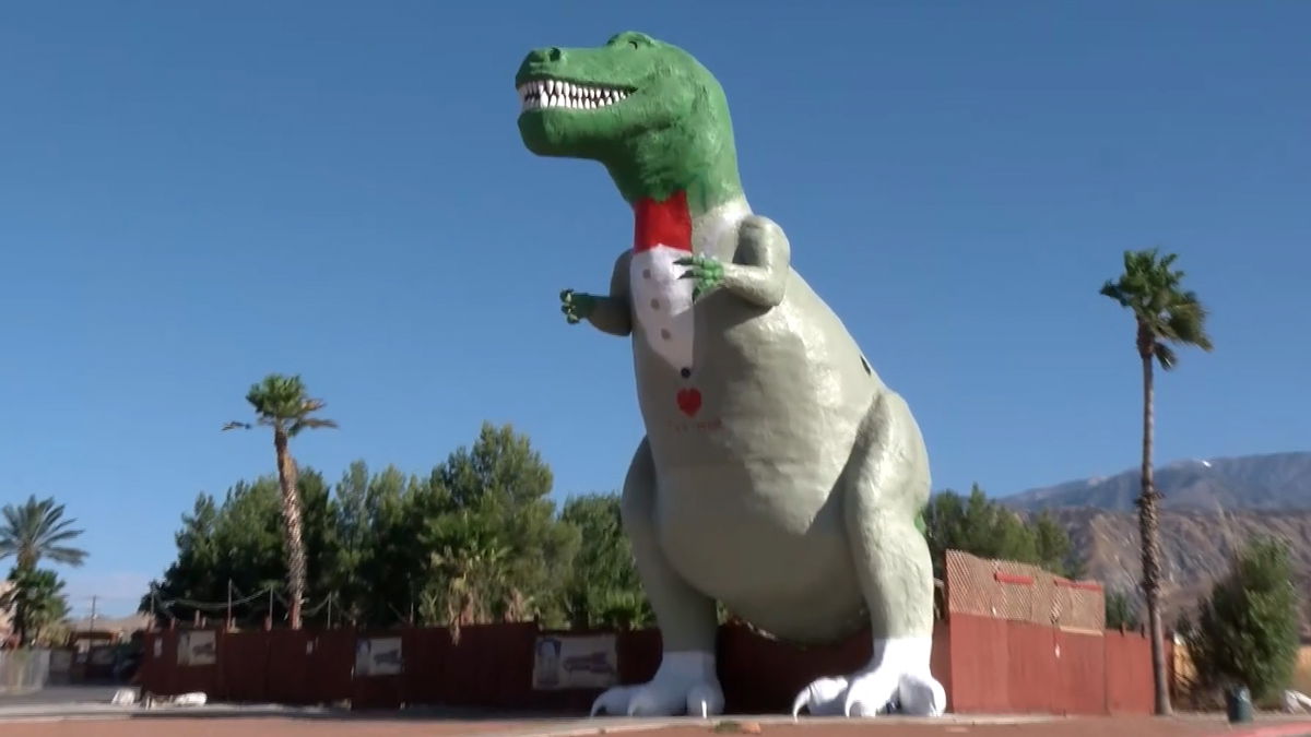 Cabazon dinosaurs pay tribute to Pee-Wee Herman - KESQ