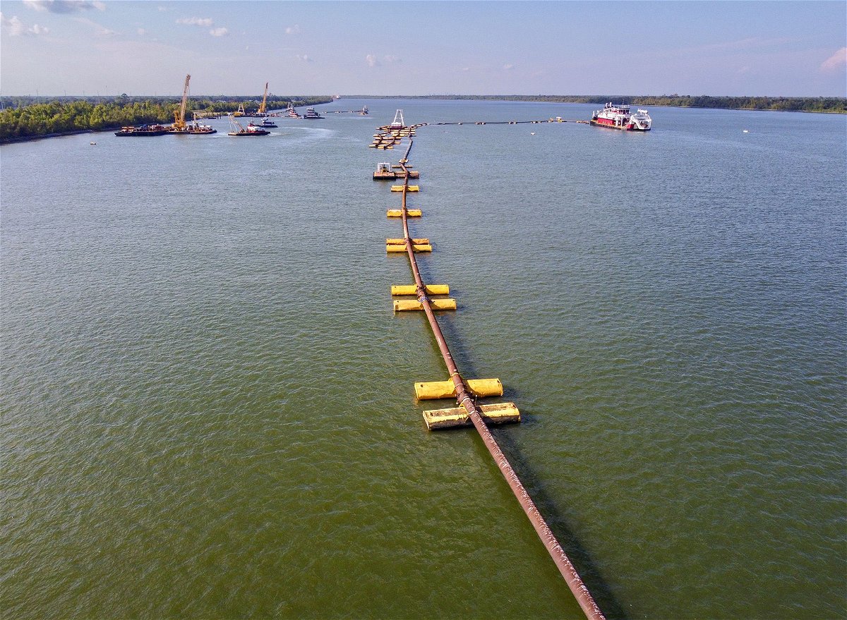 <i>Chris Granger/AP</i><br/>US Army Corps of Engineers crews use dredges and pipes to move silt onto an underwater sill along the bottom of the Mississippi River September 22