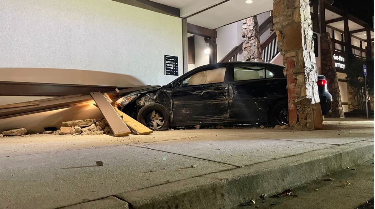 <i></i><br/>A black sedan swerved off of I-75 N and slammed into the side of a CVS on October 27