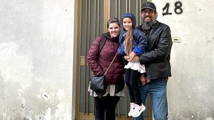Ši šeima nusipirko pigų namą Italijoje, nes JAV per brangu