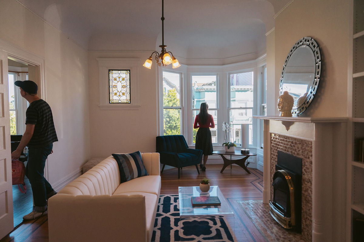 <i>Michaela Vatcheva/Bloomberg/Getty Images</i><br/>Prospective buyers attend an open house in San Francisco on November 4.