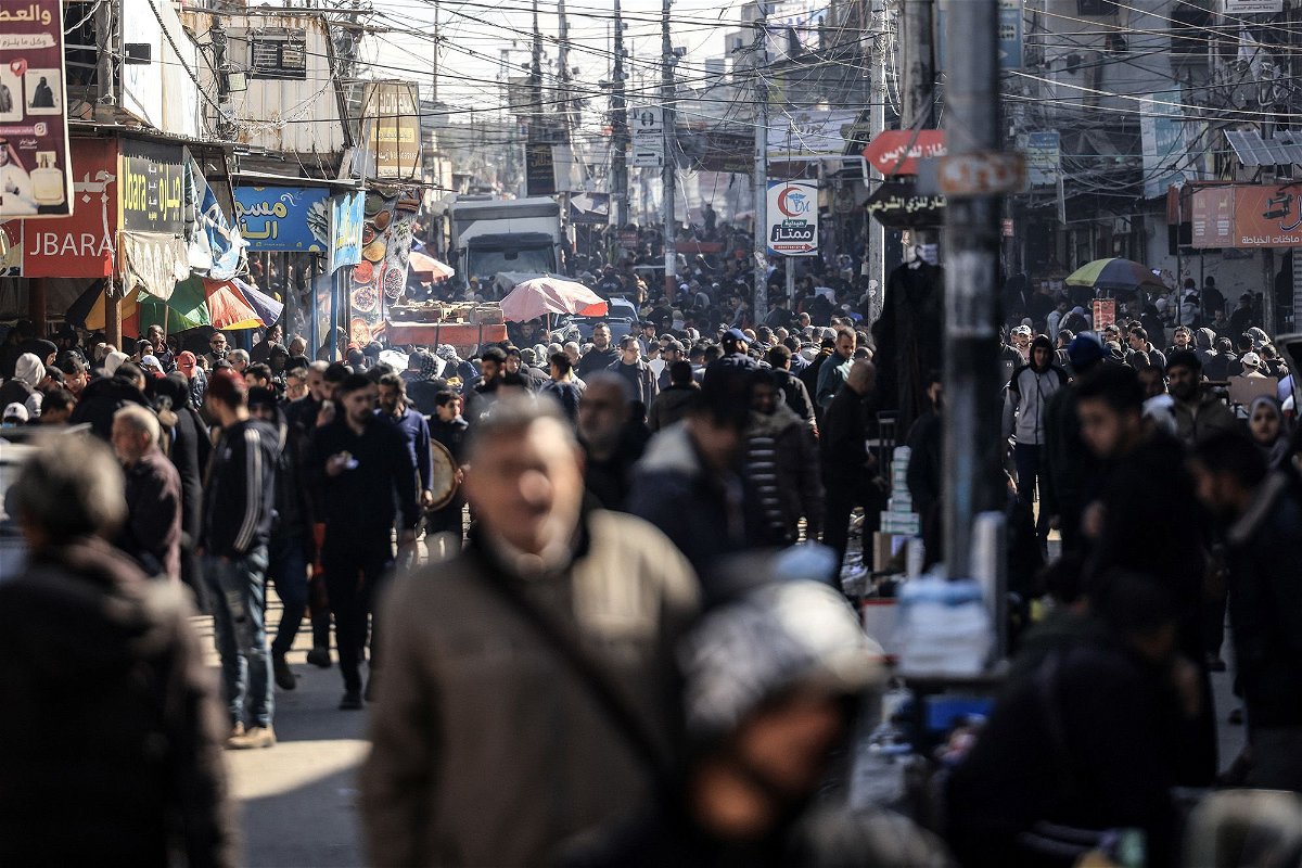 <i>Mahmud Hams/AFP/Getty Images</i><br/>A crowded street in Rafah