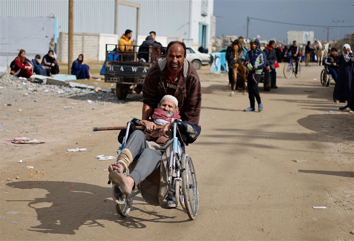 <i>Mohammed Salem/Reuters</i><br/>Palestinian patients evacuated from Nasser Hospital have been arriving in Rafah.